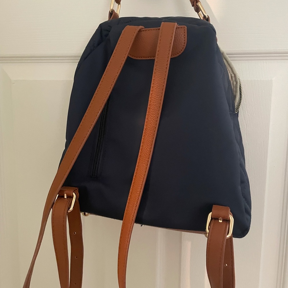 Quilted navy blue Backback in great condition - Picture 2 of 3